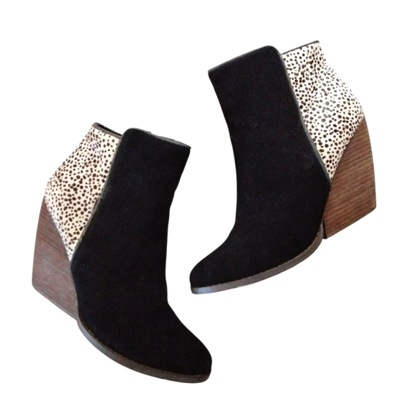Very Volatile Calf Hair and Suede Wedge Booties Animal Print Ankle Boots Sz 8.5 - Picture 1 of 9